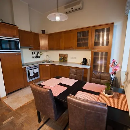 4 Rooms, 2 Bdr Old Town And Terrace *