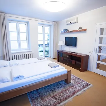 4 Rooms, 2 Bdr Old Town And Terrace *