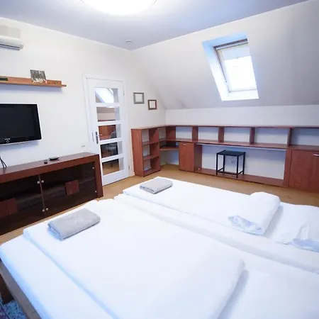 Apartment 4 Rooms, 2 Bdr Old Town And Terrace *